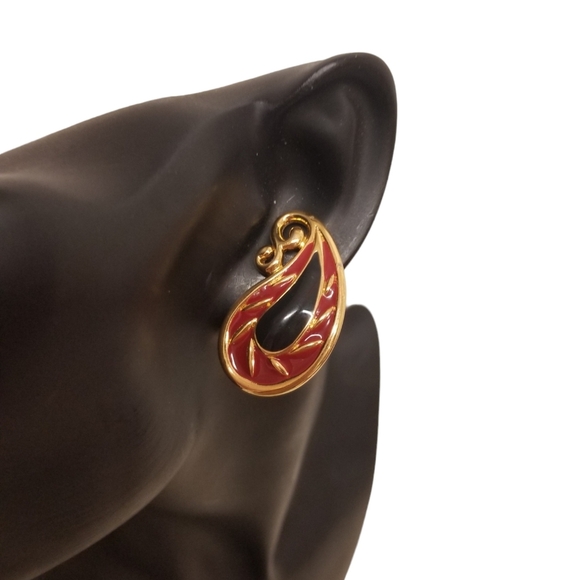 MONET VINTAGE GOLDTONED & BLACK & RED ENAMEL PAISLEY STATEMENT CLIP ON EARRINGS - Picture 2 of 5